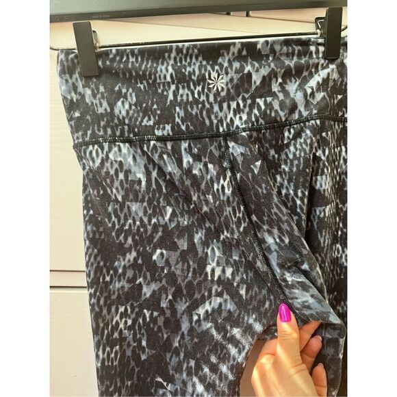 ATHLETA Chaturanga High Rise Black/Gray Cobra Snake Print Leggings size S - Picture 5 of 13